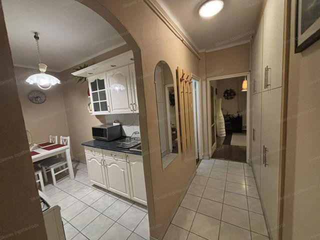 Eladó téglalakás, Oroszlányban 33.9 M Ft, 2+1 szobás