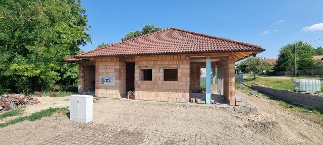 Eladó családi ház, Velencén 89.9 M Ft, 4 szobás