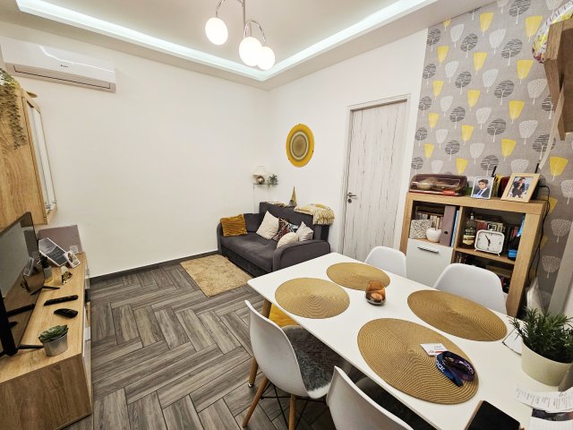 Eladó téglalakás, Budapesten, XVIII. kerületben, Építő utcában