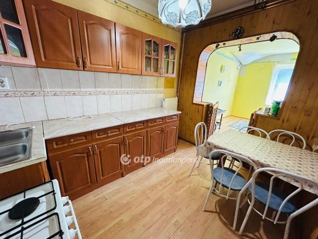Eladó családi ház, Gávavencsellőn 24.5 M Ft, 4 szobás