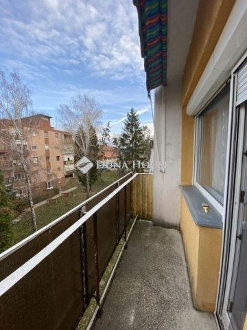 Eladó téglalakás, Komlón 26.9 M Ft, 2 szobás