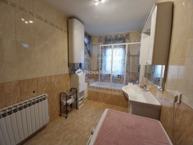 Eladó családi ház, Szegeden 199.9 M Ft, 7+1 szobás