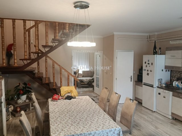 Eladó sorház, Kiskunfélegyházán 85 M Ft, 6 szobás