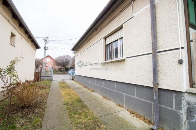 Eladó családi ház, Ecseren 79.9 M Ft, 3 szobás