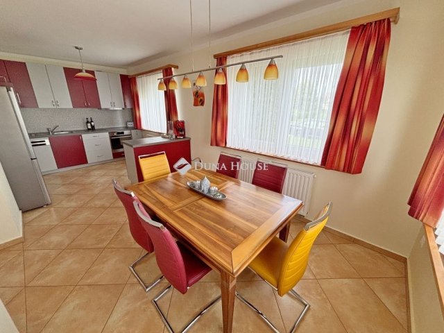 Eladó családi ház, Bükön 89.9 M Ft, 5 szobás