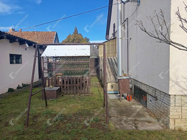 Eladó családi ház, Siófokon 100 M Ft, 4 szobás