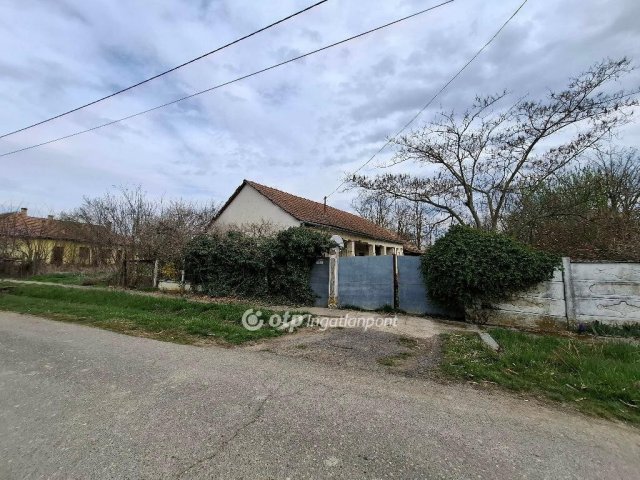 Eladó családi ház, Körösszegapátin 14.9 M Ft, 1+1 szobás