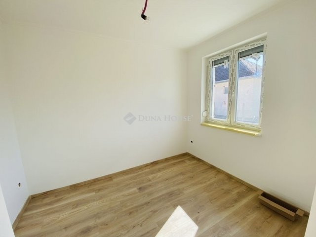 Eladó ikerház, Monoron 82 M Ft, 4 szobás / költözzbe.hu