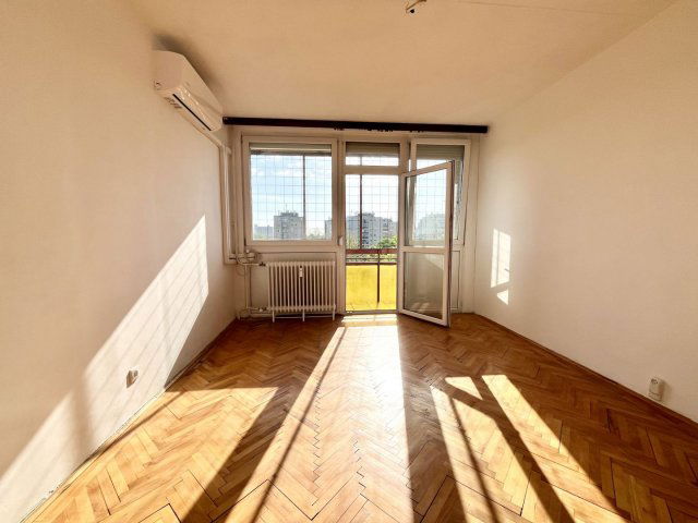 Eladó panellakás, Debrecenben 64.9 M Ft, 3 szobás