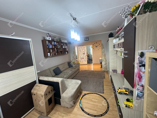 Eladó panellakás, Székesfehérvárott 61.9 M Ft, 3 szobás