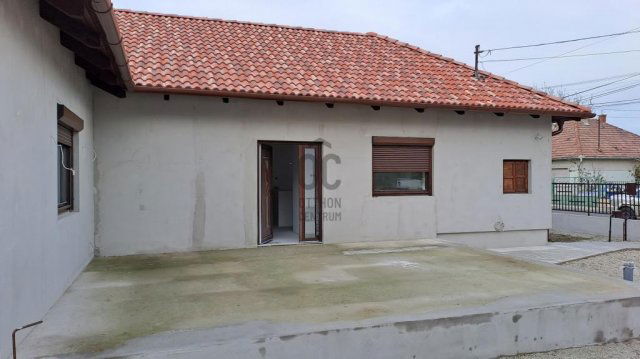 Eladó családi ház, Cegléden 55.5 M Ft, 3 szobás