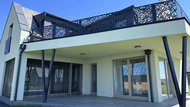 Eladó családi ház, Cserszegtomajon 227.3 M Ft, 5 szobás