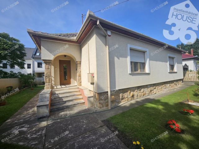Eladó családi ház, Kecskeméten 69.9 M Ft, 2 szobás