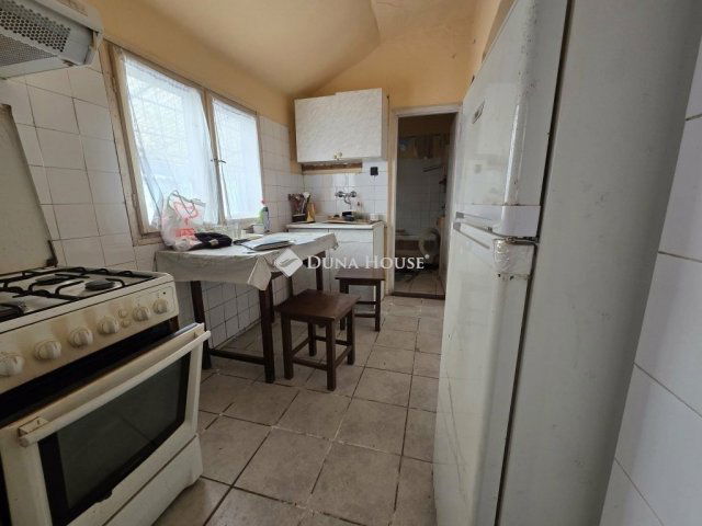 Eladó családi ház, Szegeden 29.99 M Ft, 2 szobás