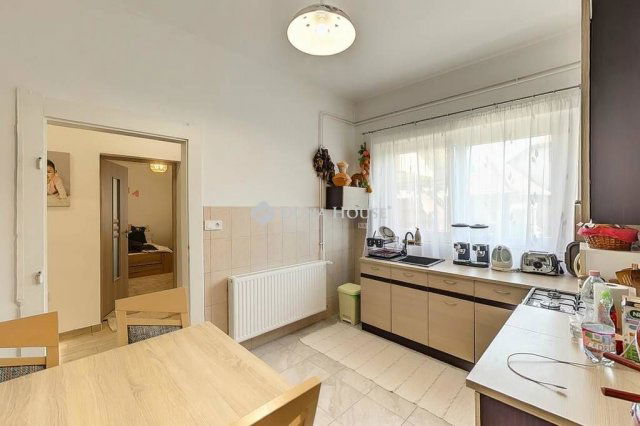 Eladó családi ház, Tatán 75 M Ft, 5 szobás