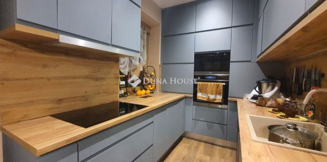 Eladó családi ház, Csepregen 70 M Ft, 4 szobás