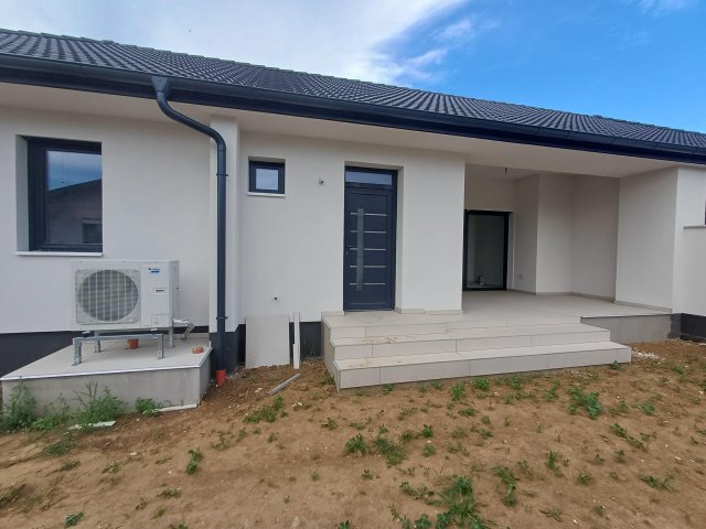 Eladó családi ház, Szombathelyen 90 M Ft, 4 szobás