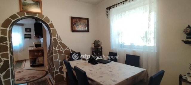 Eladó családi ház, Tiszaföldváron 32 M Ft, 2 szobás