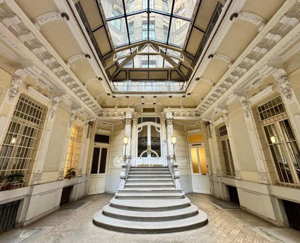 Eladó téglalakás, Budapesten, V. kerületben 89 M Ft, 1 szobás