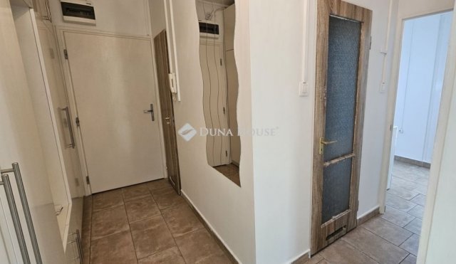 Eladó panellakás, Pécsett 49.9 M Ft, 2 szobás