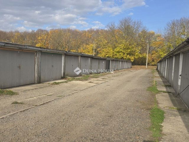 Eladó garázs, Pécsett 7 M Ft / költözzbe.hu