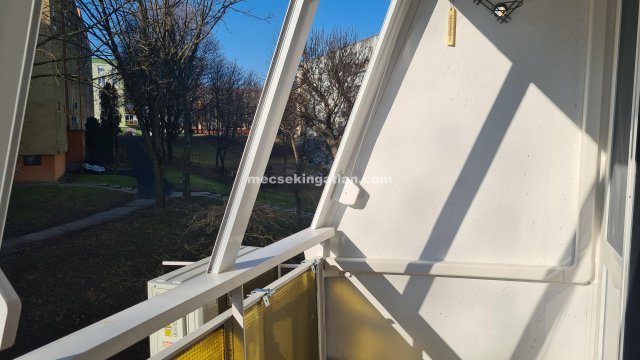 Kiadó panellakás, albérlet, Pécsett 150 E Ft / hó, 2+1 szobás