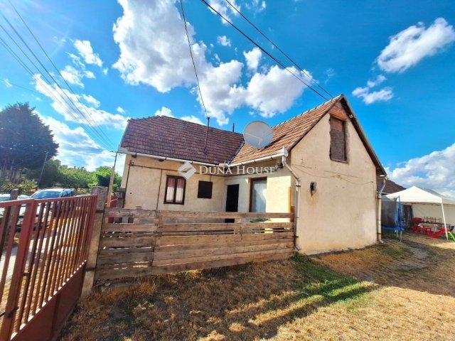 Eladó családi ház, Vértesbogláron 49.8 M Ft, 4 szobás