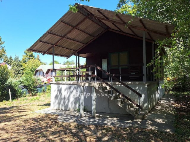 Eladó nyaraló, Balatonakarattyán 120 M Ft, 3+2 szobás