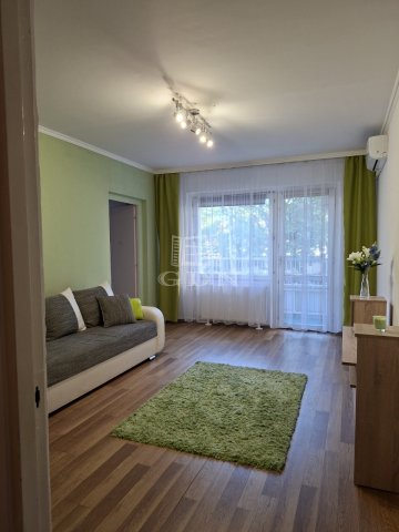 Eladó panellakás, Szegeden 59.9 M Ft, 1+2 szobás