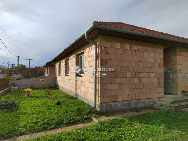Eladó családi ház, Győrsövényházon 48.5 M Ft, 4 szobás
