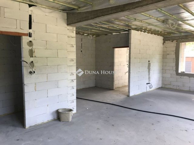 Eladó családi ház, Besnyőn 99.9 M Ft, 3+1 szobás