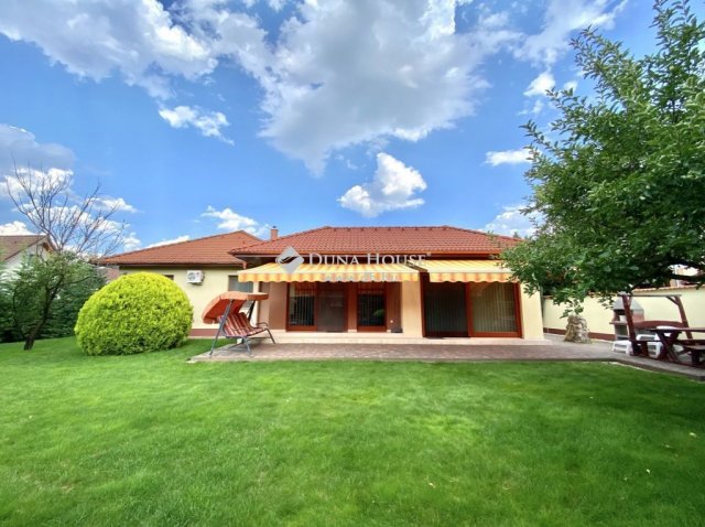 Eladó családi ház, Budapesten, XVII. kerületben 350 M Ft