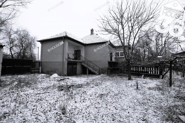 Eladó családi ház, Akasztón 29.9 M Ft, 3 szobás