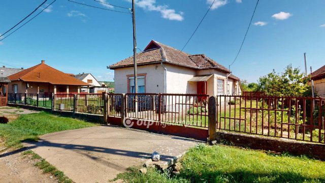 Eladó családi ház, Alsóvadászon 10 M Ft, 3 szobás