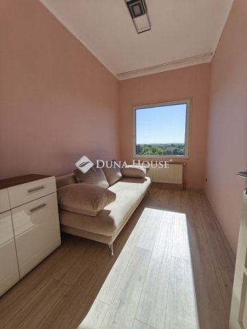 Eladó családi ház, Szentendrén 153 M Ft, 5 szobás