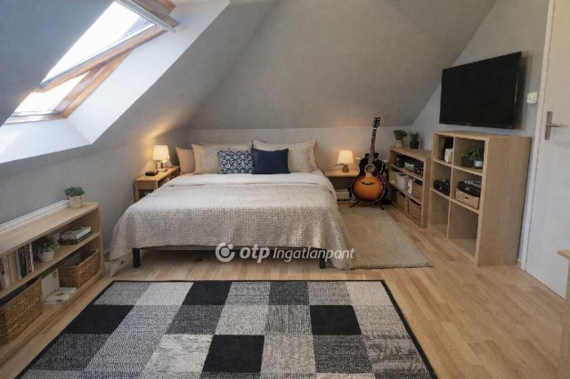 Eladó családi ház, Cegléden 118 M Ft, 5+2 szobás