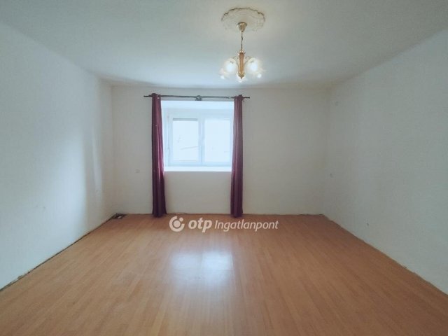 Eladó téglalakás, Devecseren 13.4 M Ft, 2 szobás