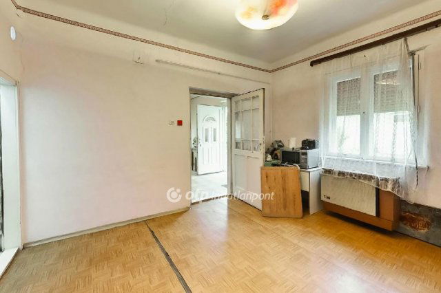 Eladó családi ház, Makláron 34.9 M Ft, 2 szobás