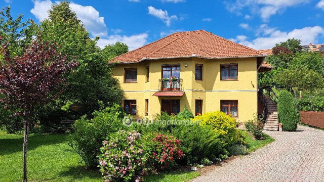 Eladó családi ház, Egerben 239 M Ft, 4 szobás