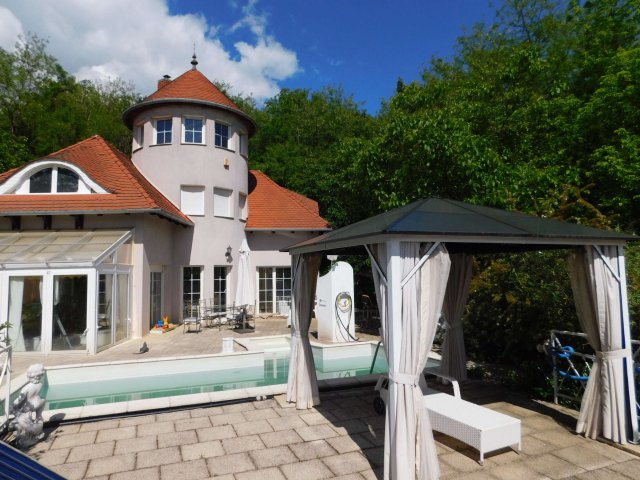 Eladó családi ház, Rezin 140.406 M Ft, 3 szobás