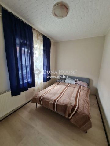 Eladó családi ház, Sárisápon 39.9 M Ft, 4 szobás