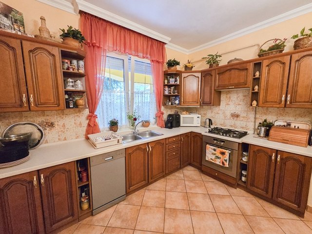 Eladó családi ház, Debrecenben 179 M Ft, 5 szobás