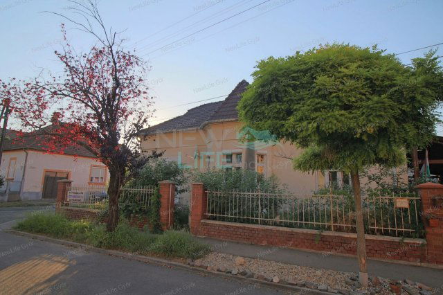 Eladó családi ház, Győrött 67.99 M Ft, 4 szobás