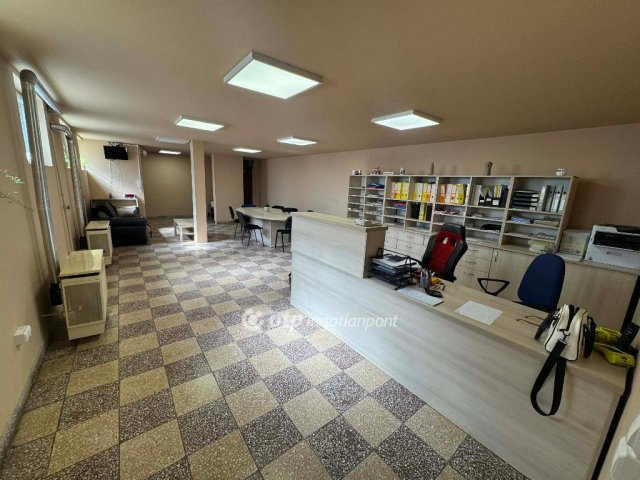 Eladó üzlethelyiség, Farmoson 99 M Ft, 5+5 szobás