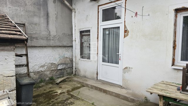 Eladó családi ház, Miskolcon 30 M Ft, 1 szobás