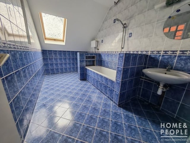 Eladó családi ház, Röszkén 42.2 M Ft, 4+1 szobás