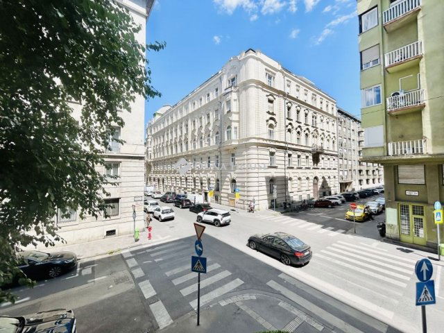 Eladó téglalakás, Budapesten, V. kerületben 119 M Ft, 1 szobás