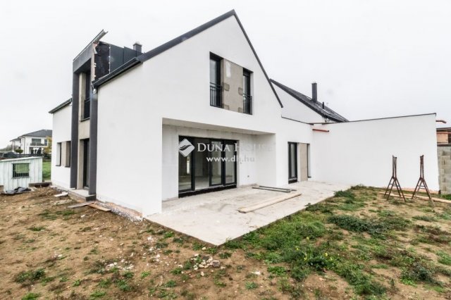 Eladó ikerház, Szombathelyen 169 M Ft, 4 szobás