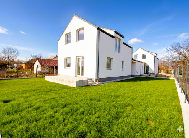 Eladó ikerház, Szigetszentmártonban 87.9 M Ft, 5+1 szobás