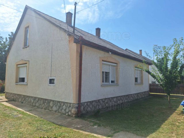 Eladó családi ház, Dombóváron 26.5 M Ft, 7+1 szobás